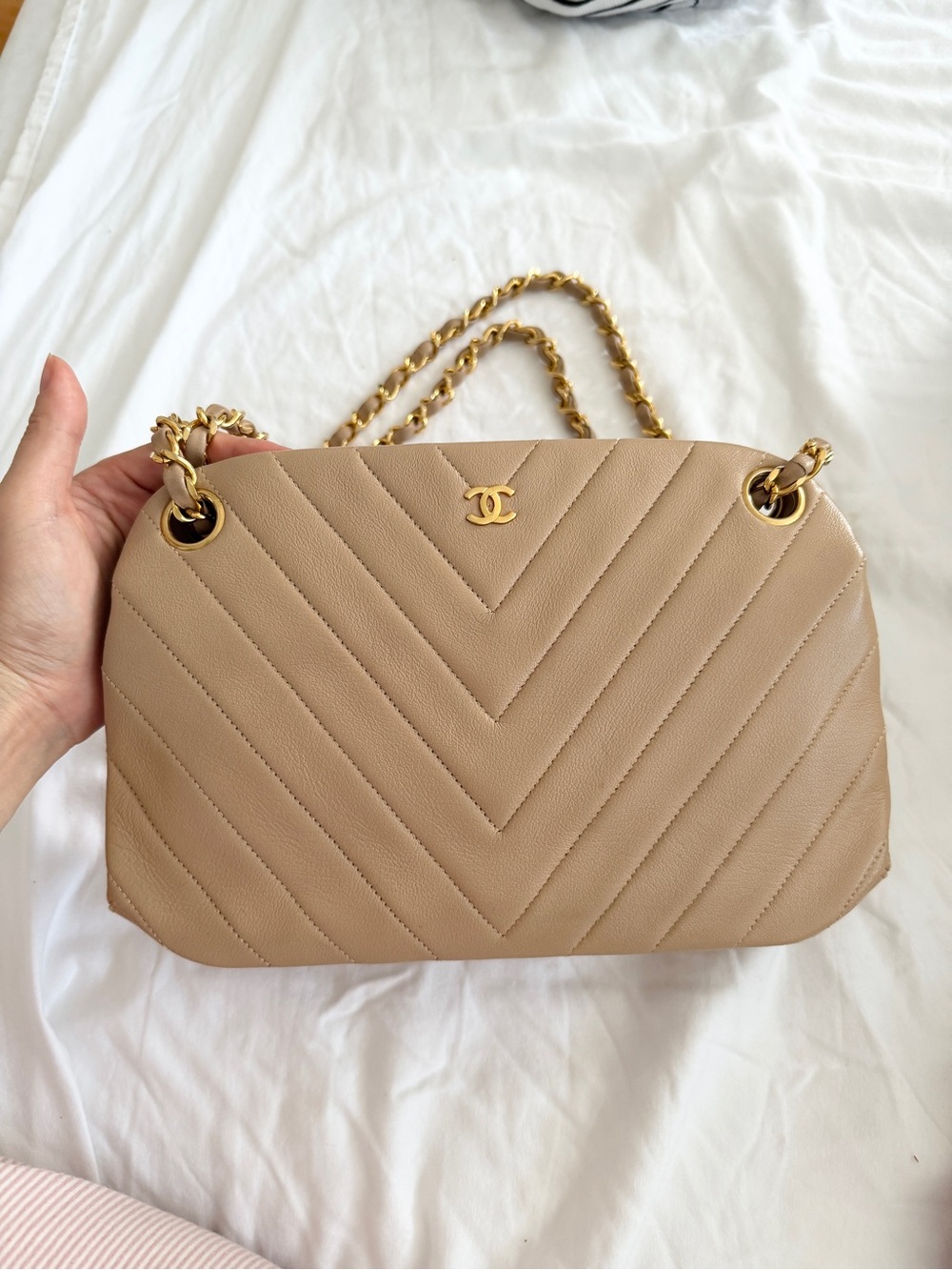 CHANEL Beige Chevron Quilted Leather Shoulder Bag with Gold Chain
